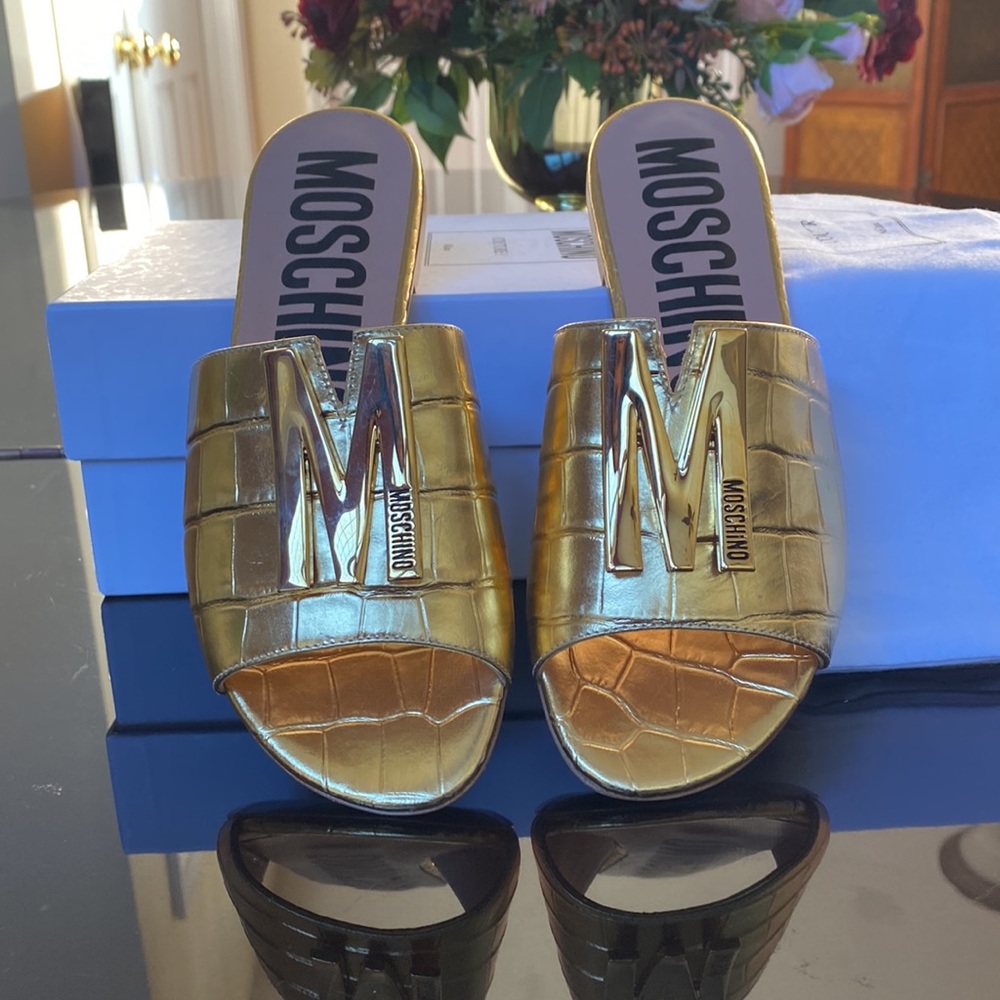 ✨ NWT Moschino Gold Croc Embossed M Logo Slide Sandals EU 37 🇮🇹 - Picture 8 of 16